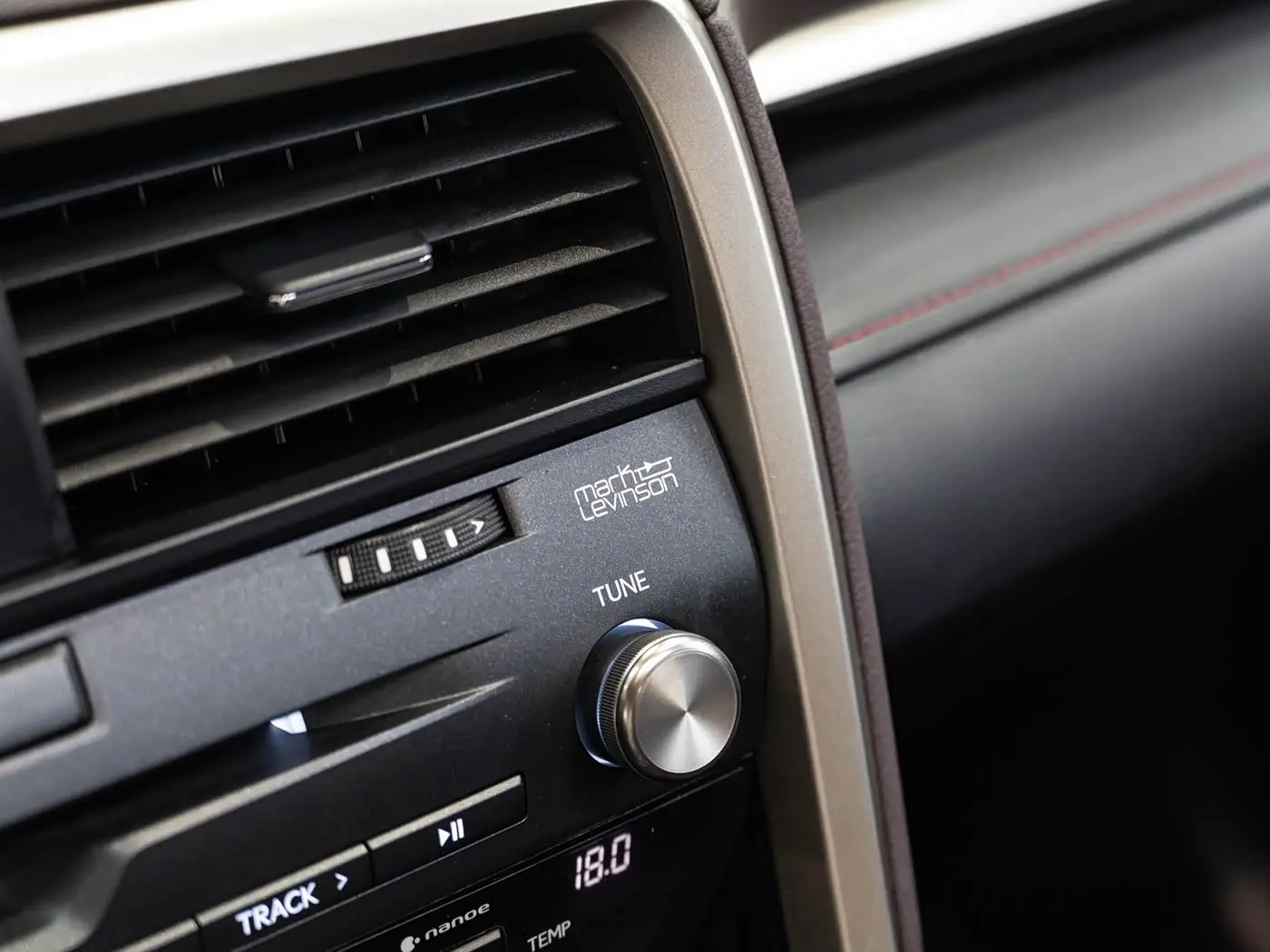 Lexus RX 2021 — Photo 19/20