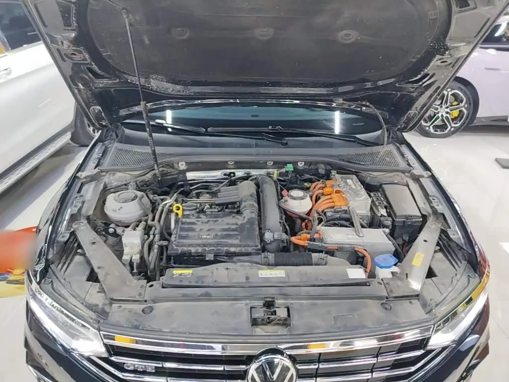 Volkswagen Magotan GTE Plug-in Hybrid 2023 — Photo 16/20