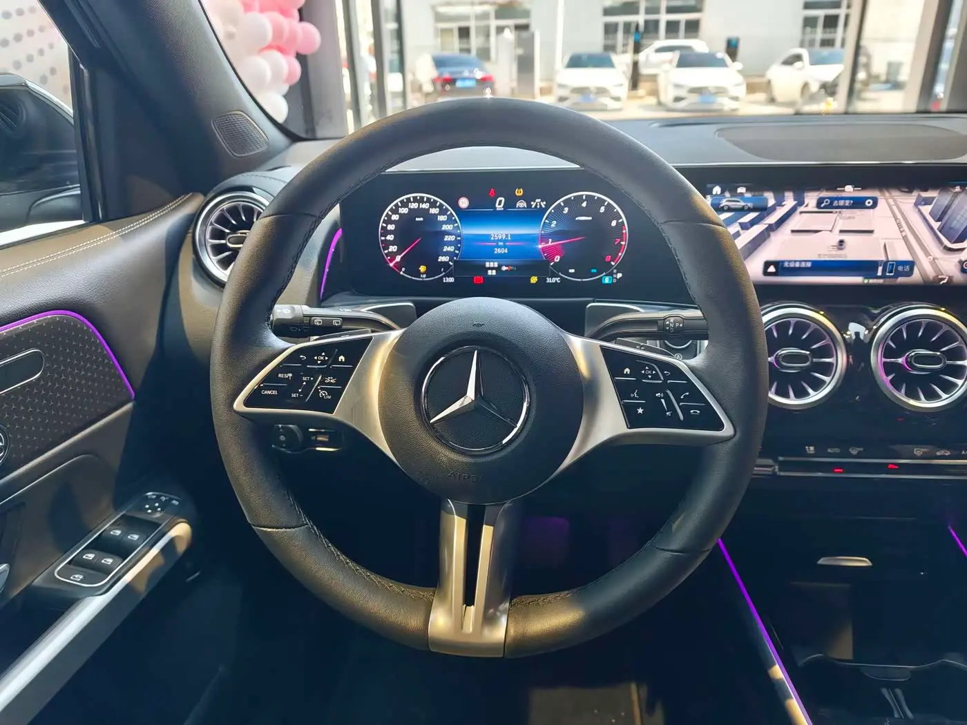 Mercedes-Benz GLB 2025 — Фото 8/11