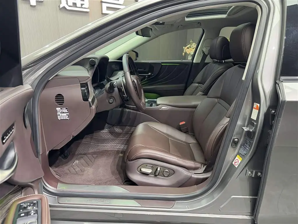 Lexus LS 2018 — Photo 5/20