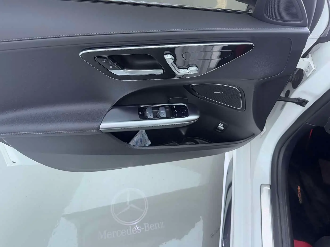 Mercedes-Benz C-Class 2024 — Photo 4/14