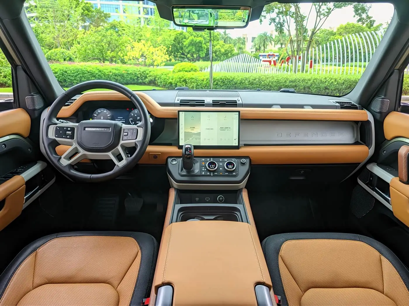 Land Rover Defender 2024 — Photo 9/16