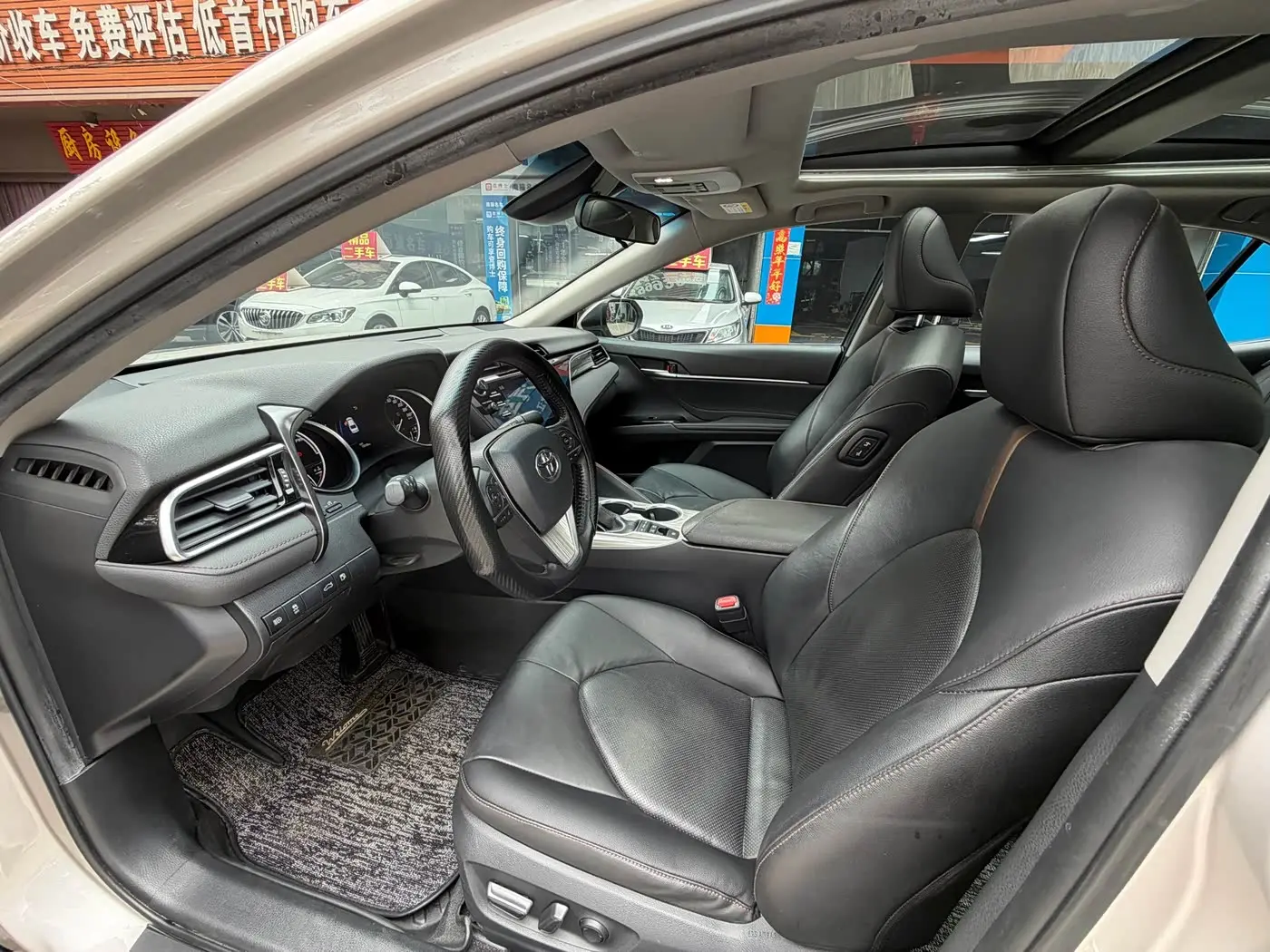Toyota Camry 2018 — Photo 7/20