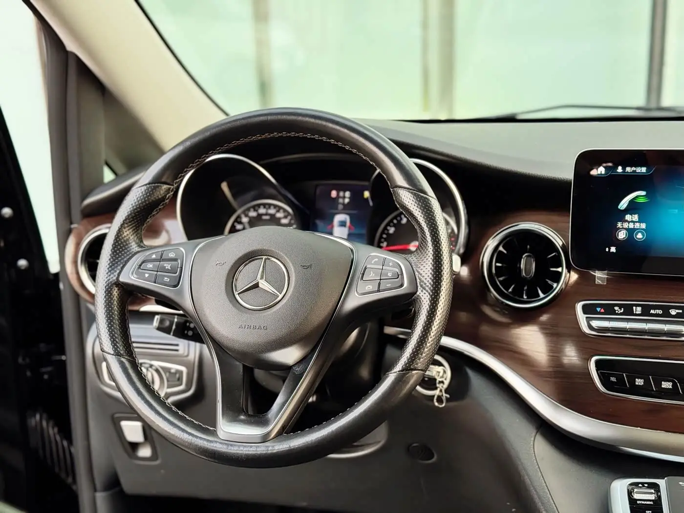 Mercedes-Benz V-Class 2020 — Фото 14/18