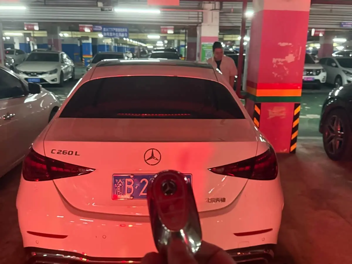 Mercedes-Benz C-Class 2025 — Photo 4/7