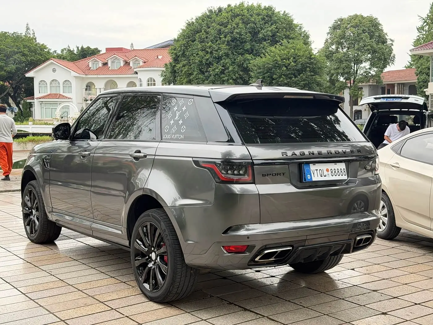 Land Rover Range Rover Sport 2017 — Photo 6/20