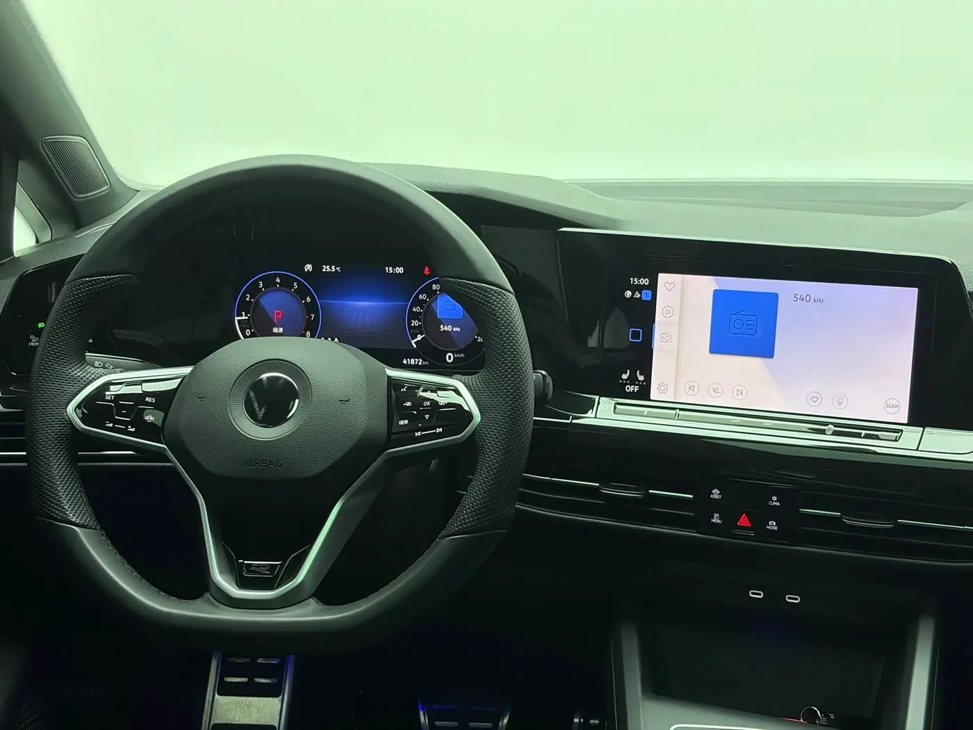 Volkswagen Golf 2023 — Photo 13/20