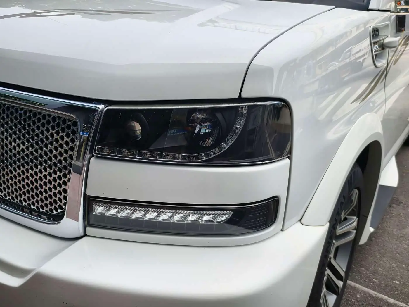 GMC Savana 2018 — Photo 17/20