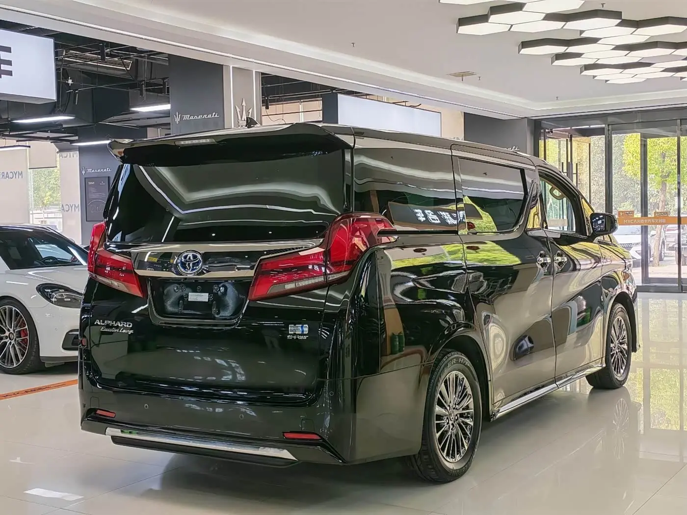 Toyota Alphard 2023 — Photo 20/20