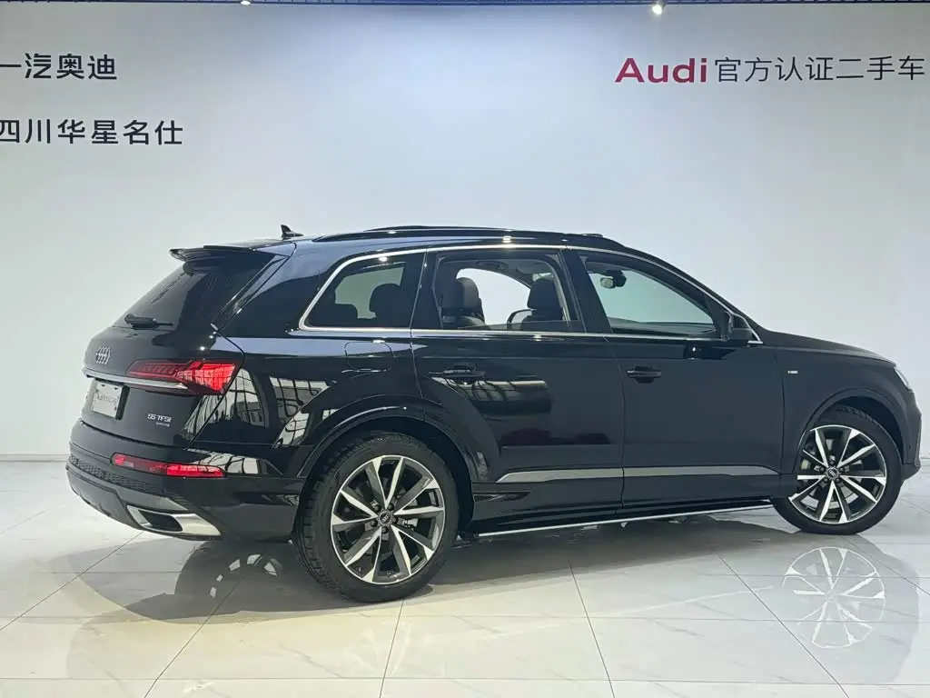 Audi Q7 2023 — ფოტო 4/17