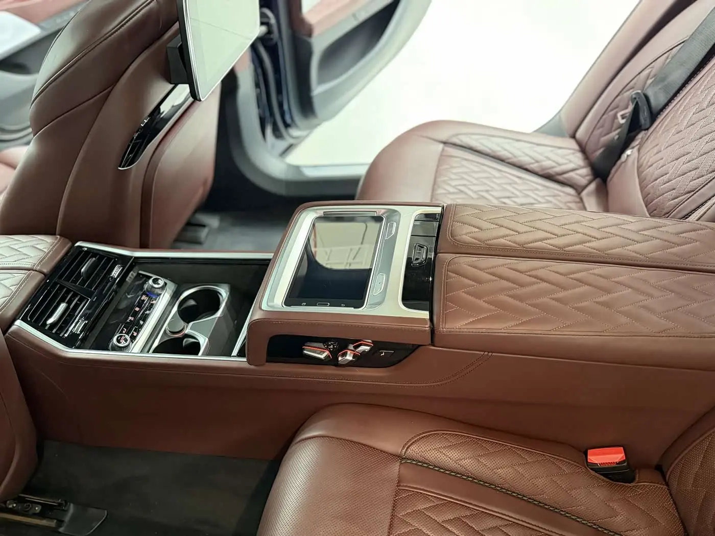 BMW 7 Series 2020 — Фото 14/18