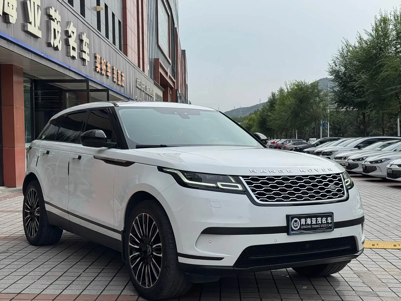 Land Rover Range Rover Velar 2018 — ფოტო 3/19