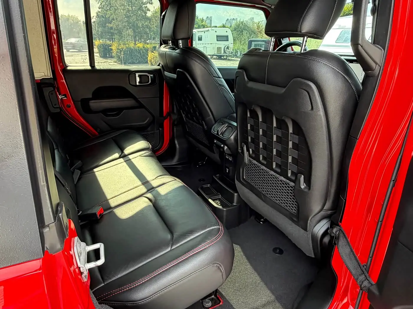 Jeep Wrangler 2019 — Фото 16/20