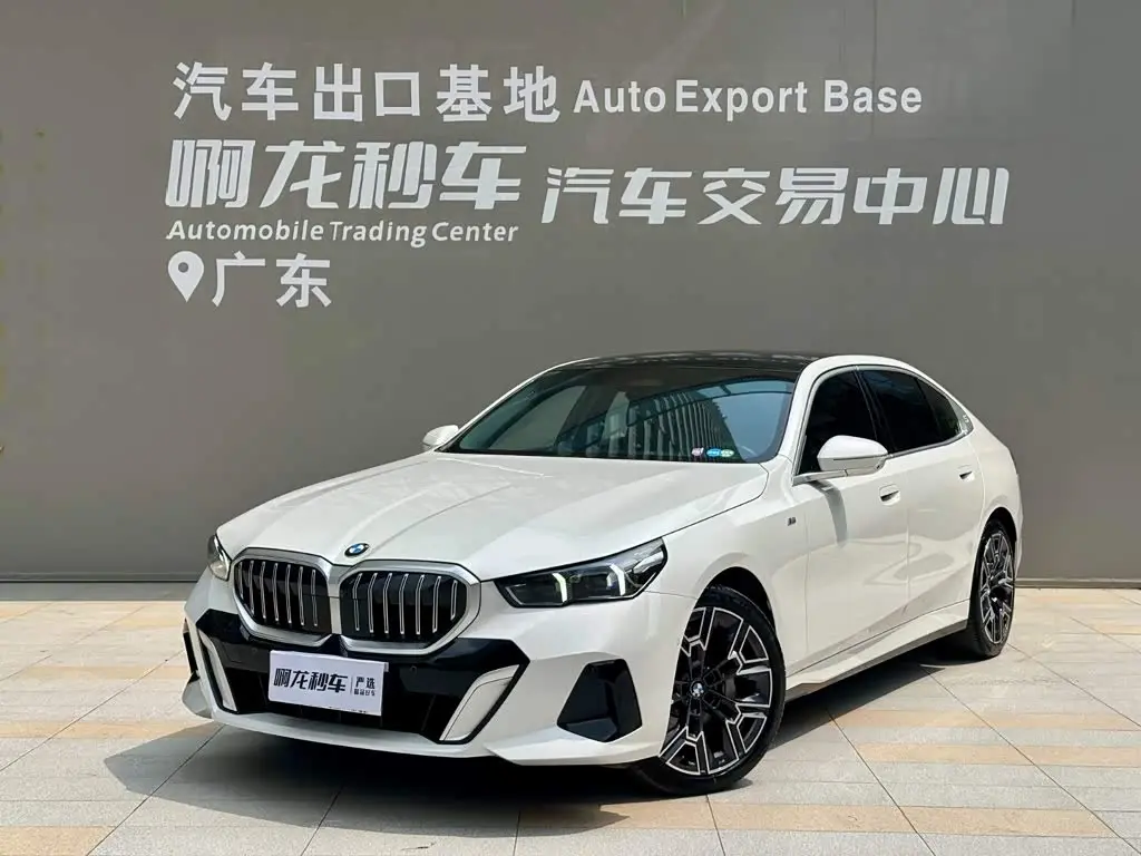 BMW 5 Series 2024 — Фото 1/14