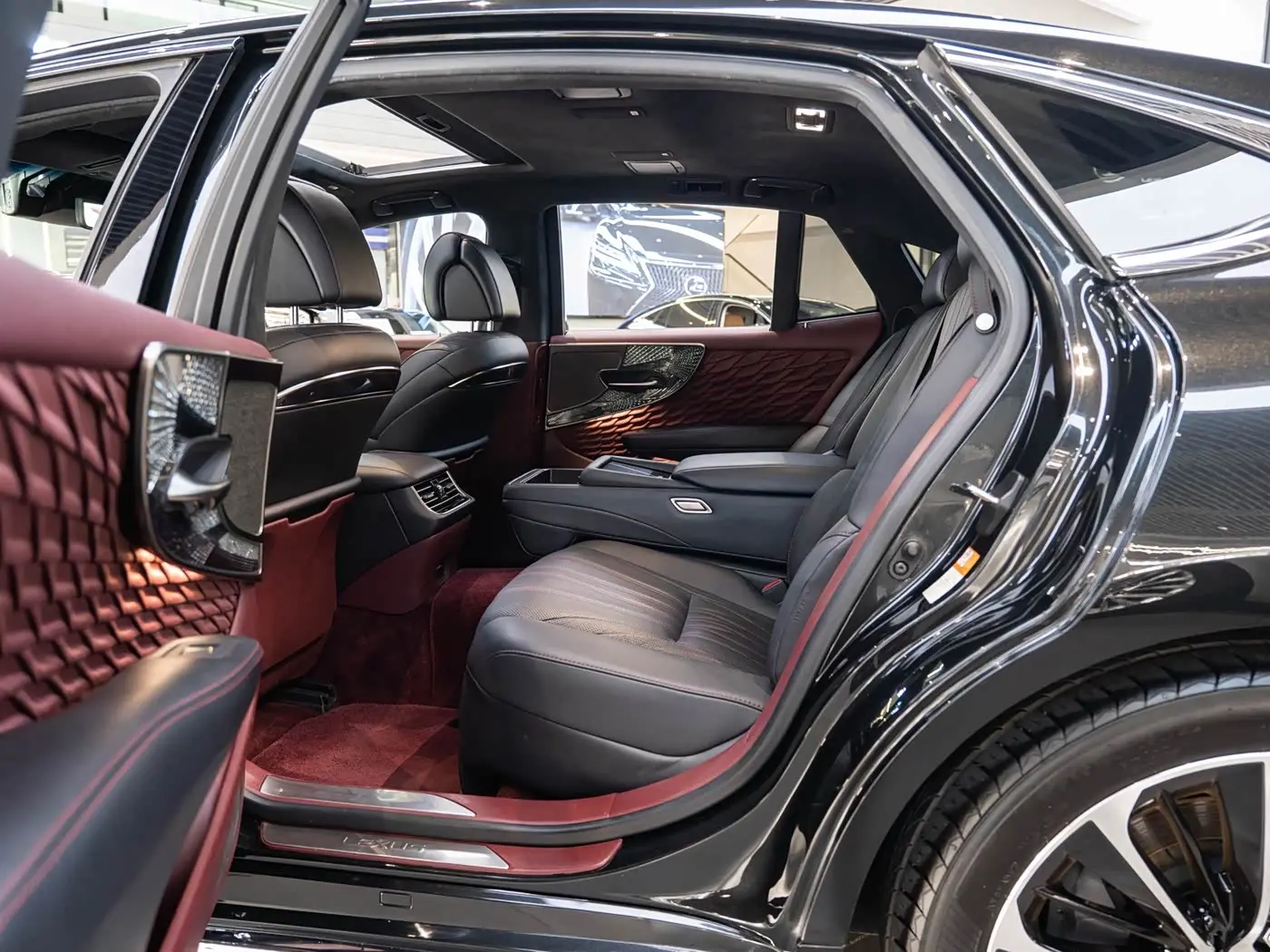 Lexus LS 2021 — Şəkil 10/20