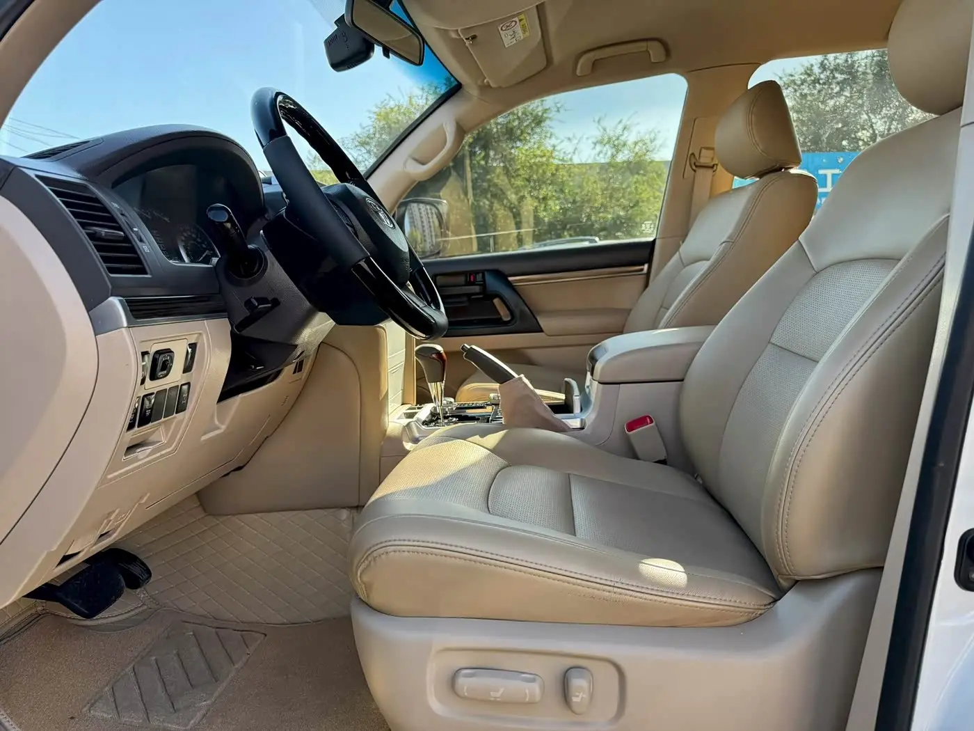 Toyota Land Cruiser 2016 — Photo 4/9