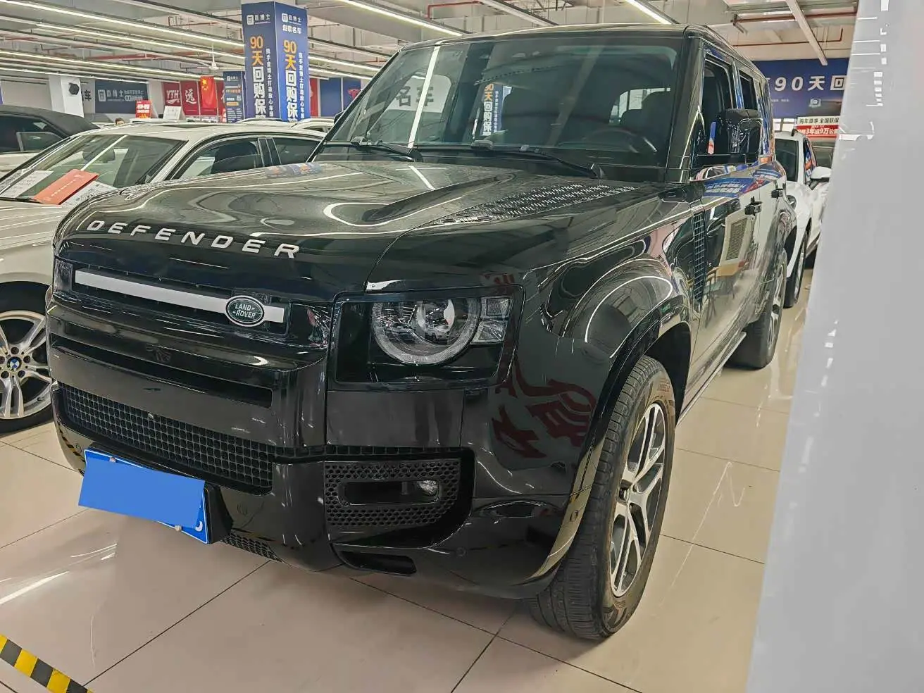 Land Rover Defender 2024 — Фото 1/13
