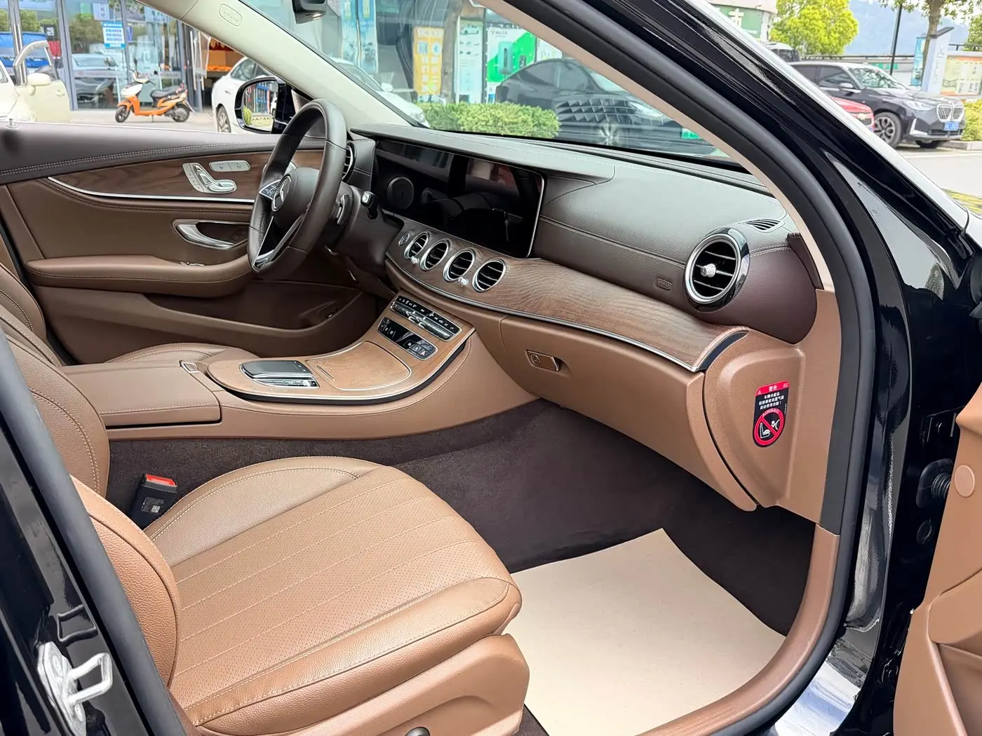 Mercedes-Benz E-Class 2023 — Photo 13/15