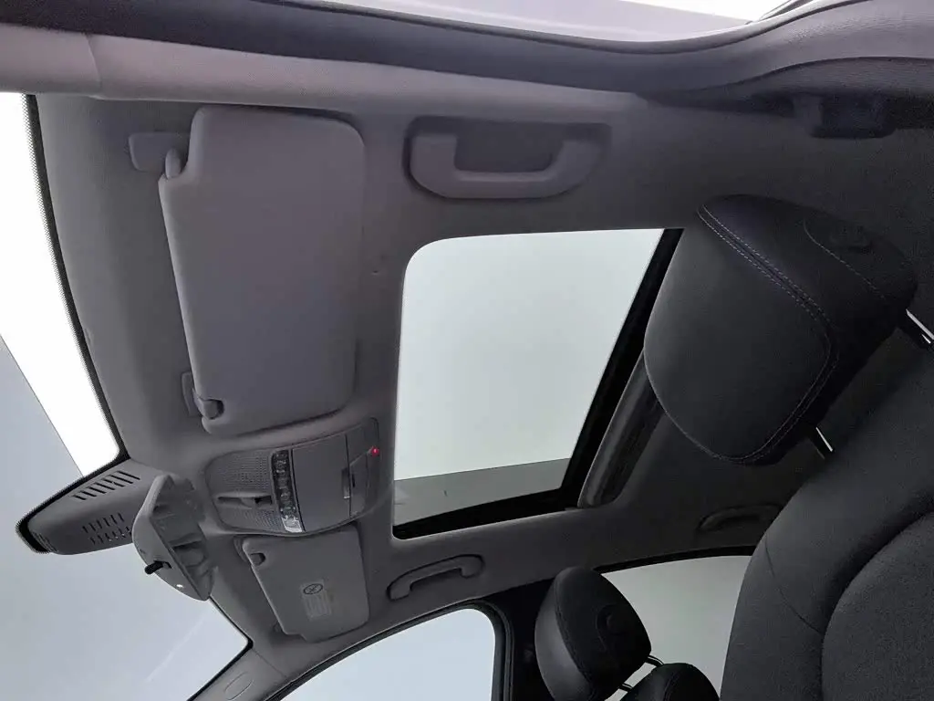 Mercedes-Benz C-Class 2019 — Photo 14/20