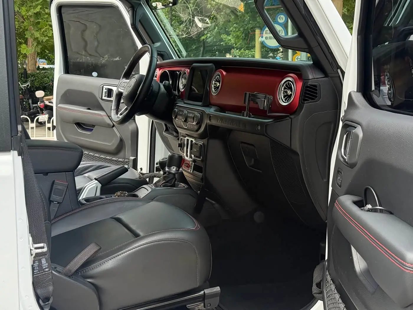 Jeep Wrangler 2021 — Photo 8/13