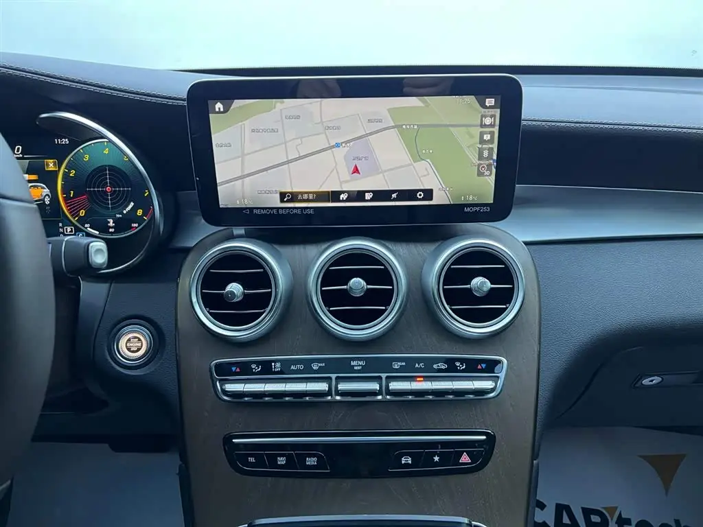 Mercedes-Benz GLC 2023 — Photo 16/20