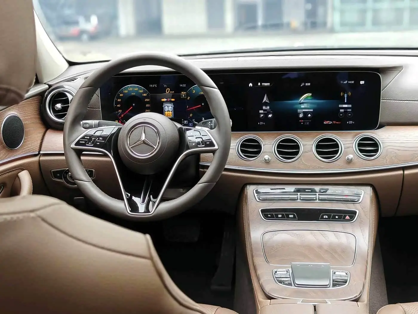 Mercedes-Benz E-Class 2023 — Фото 9/10