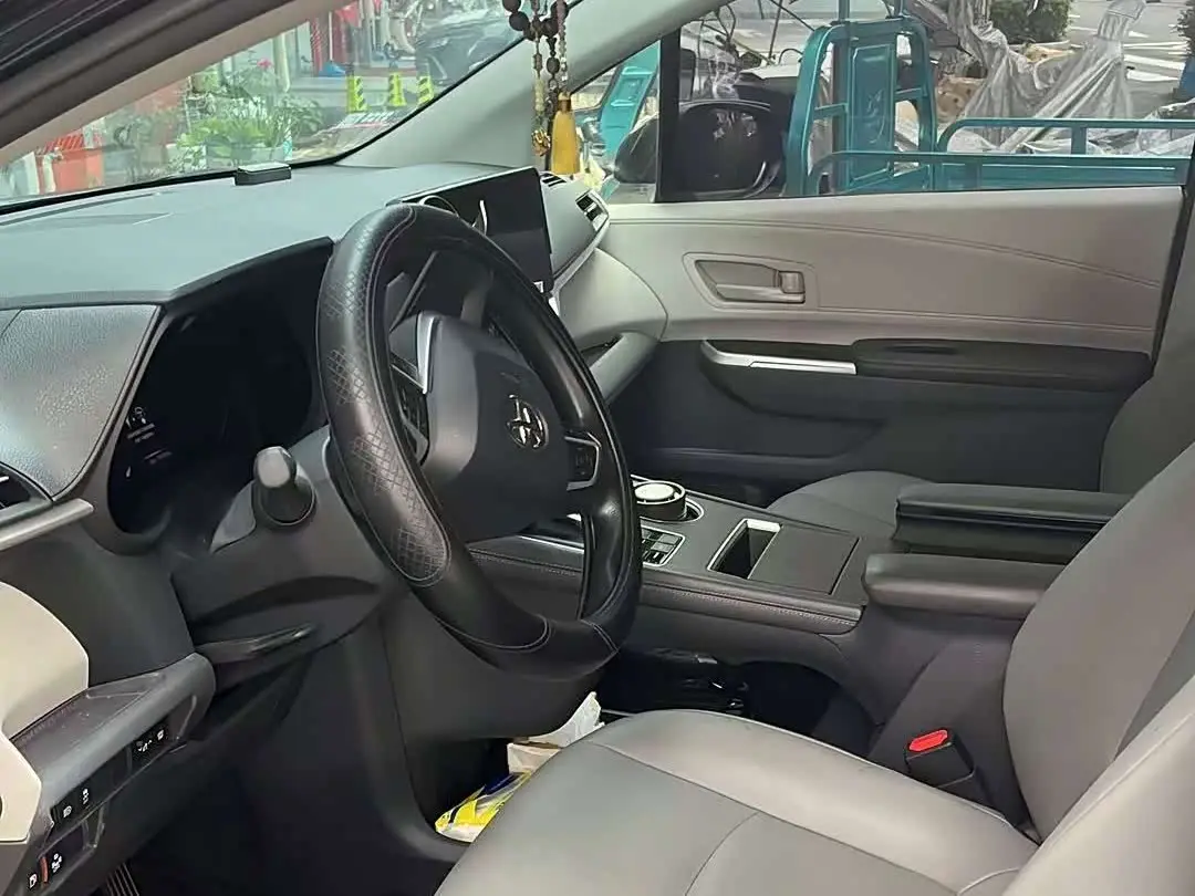 Toyota Granvia 2024 — Photo 7/7