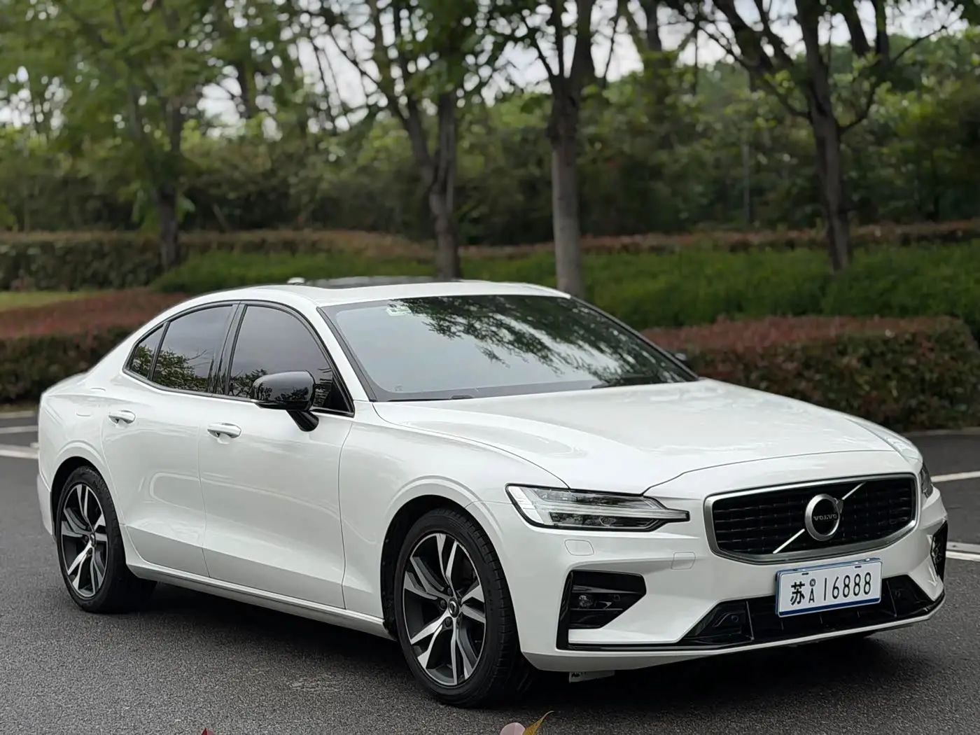 Volvo S60 2020 — Фото 3/18
