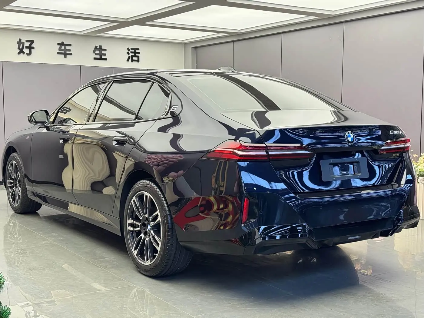 BMW 5 Series 2025 — Фото 15/15