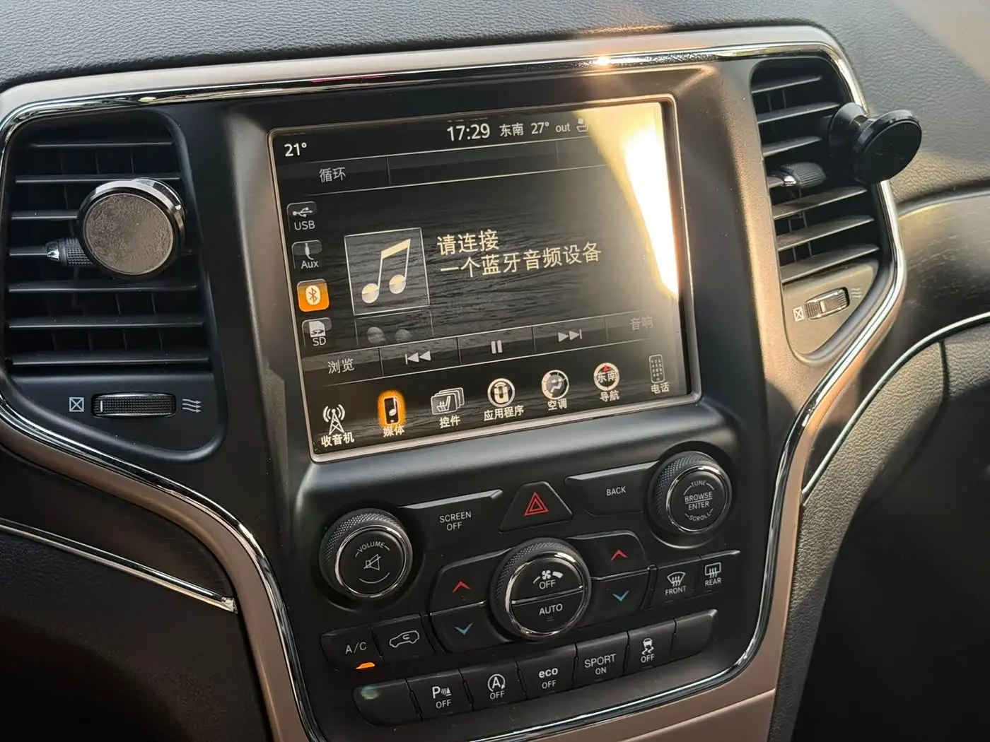 Jeep Grand Cherokee 2017 — Фото 12/15