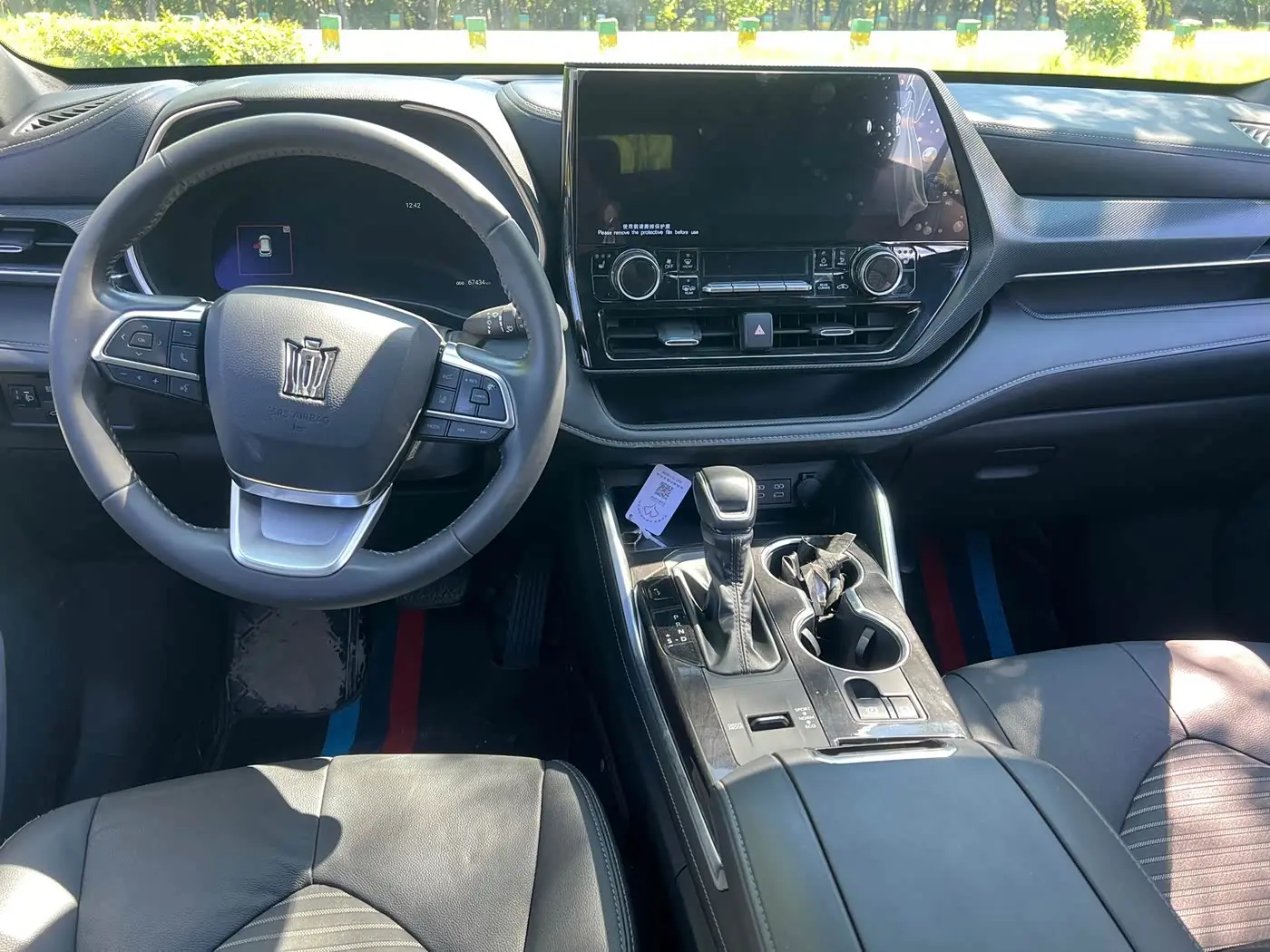 Toyota Crown Kluger 2022 — Photo 6/9