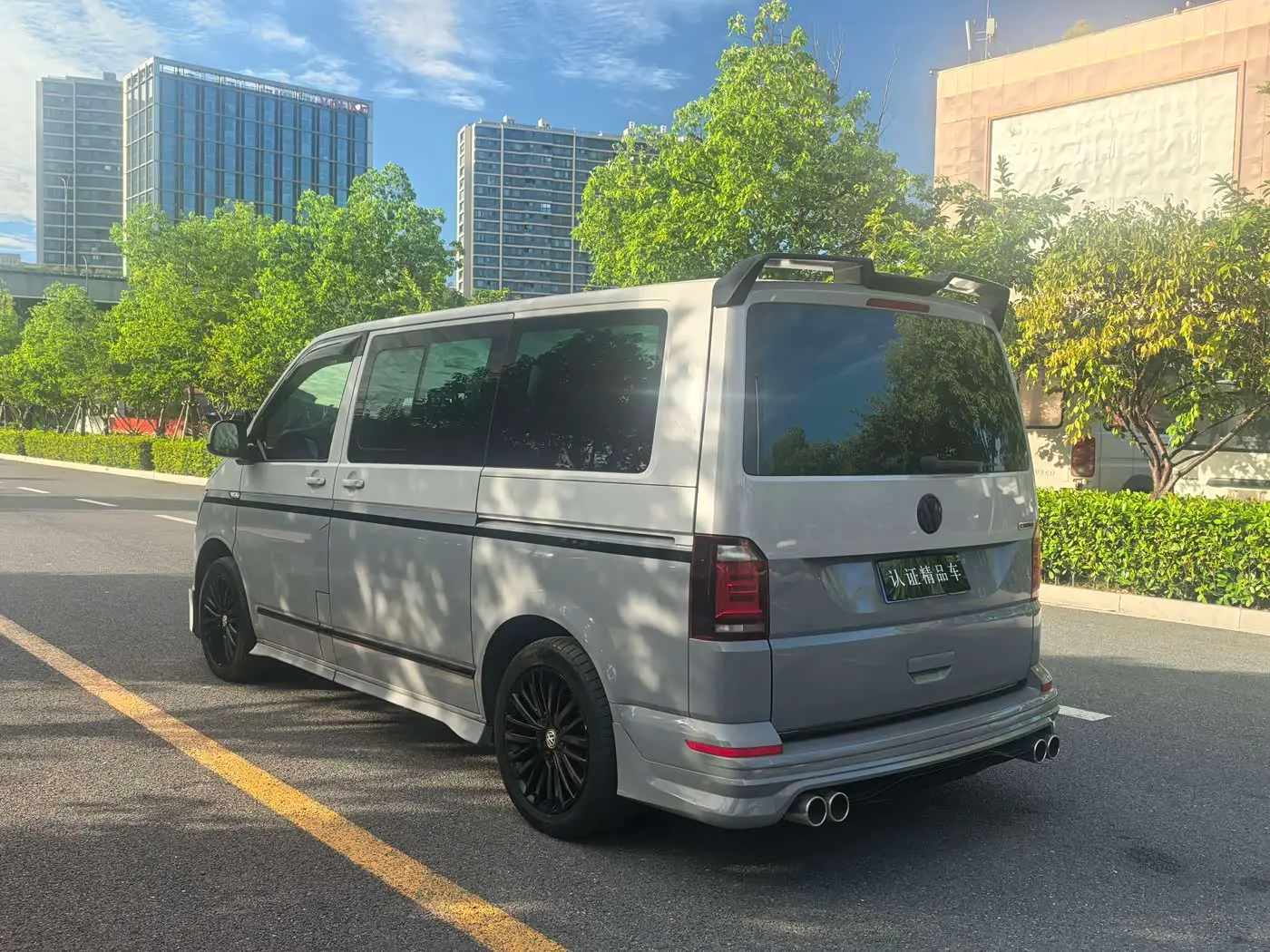Volkswagen Multivan 2019 — ფოტო 16/16