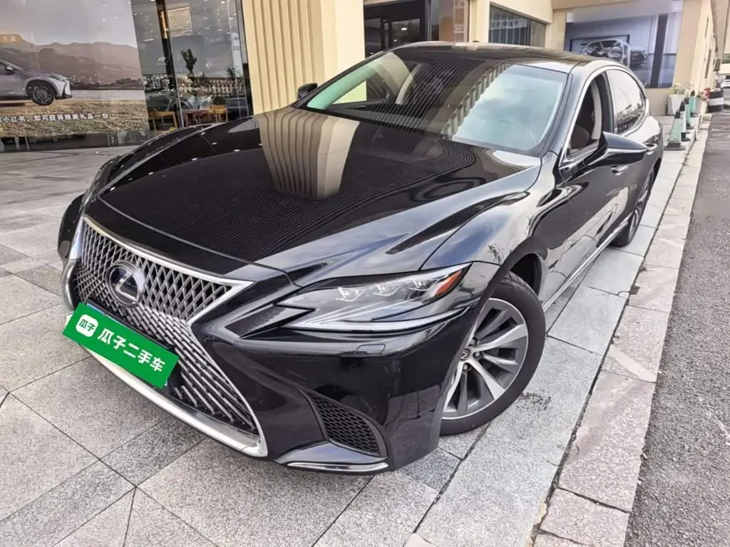 Lexus LS 2020 — Photo 1/20