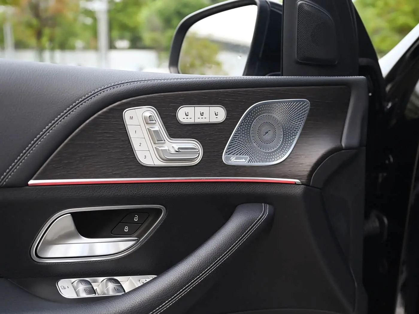 Mercedes-Benz GLS 2021 — Photo 8/20