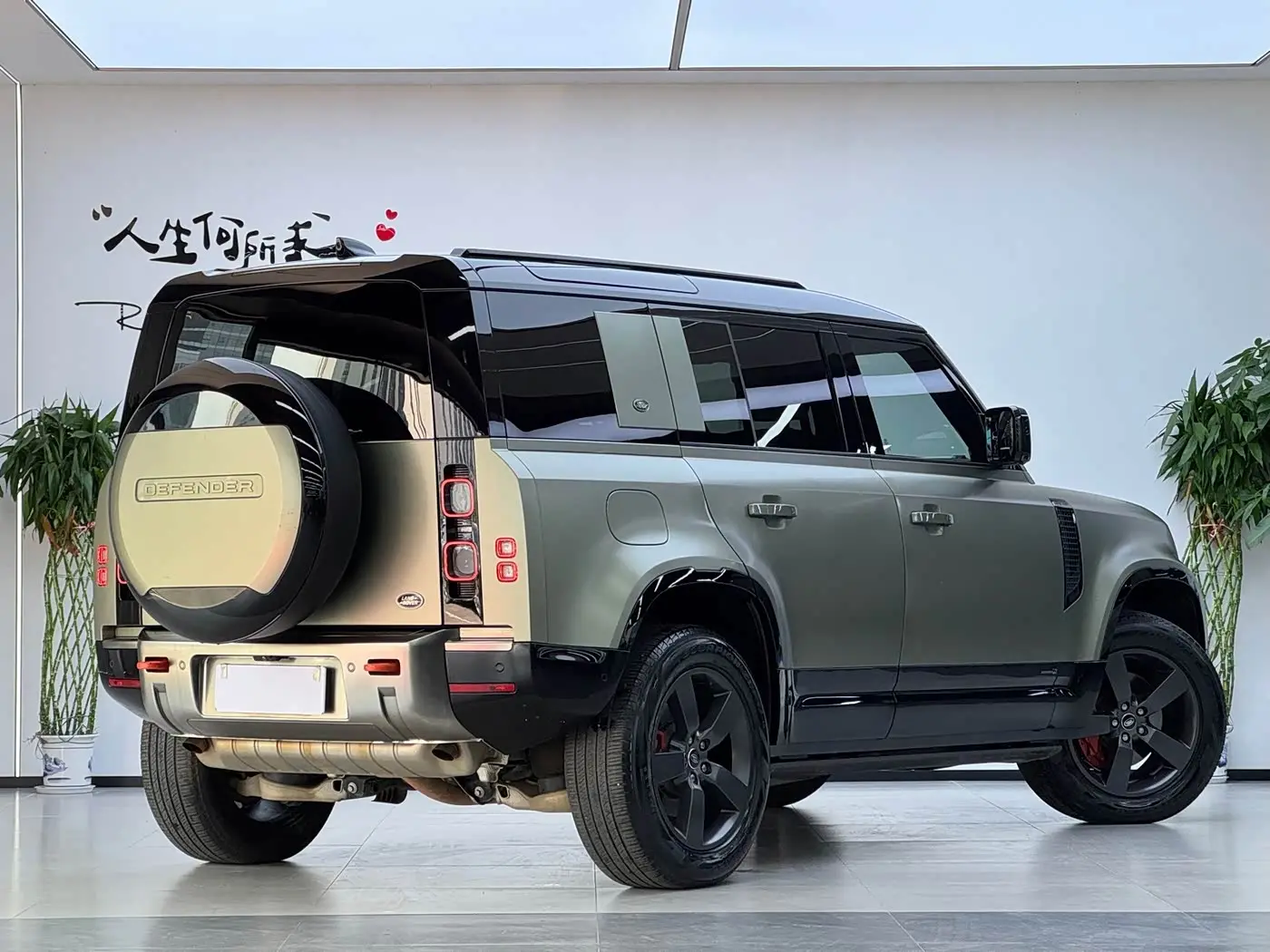 Land Rover Defender 2023 — Фото 3/20