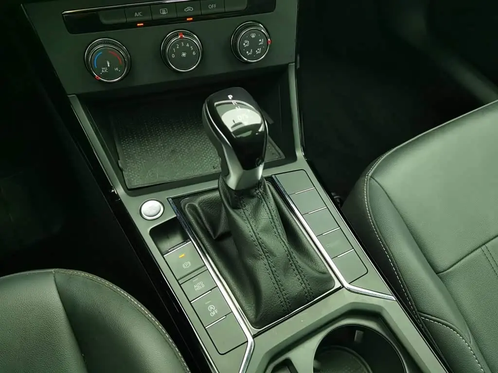 Volkswagen Passat 2025 — Photo 13/20