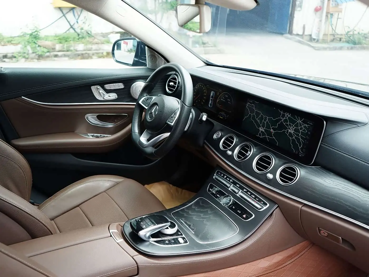 Mercedes-Benz E-Class 2018 — Фото 10/20