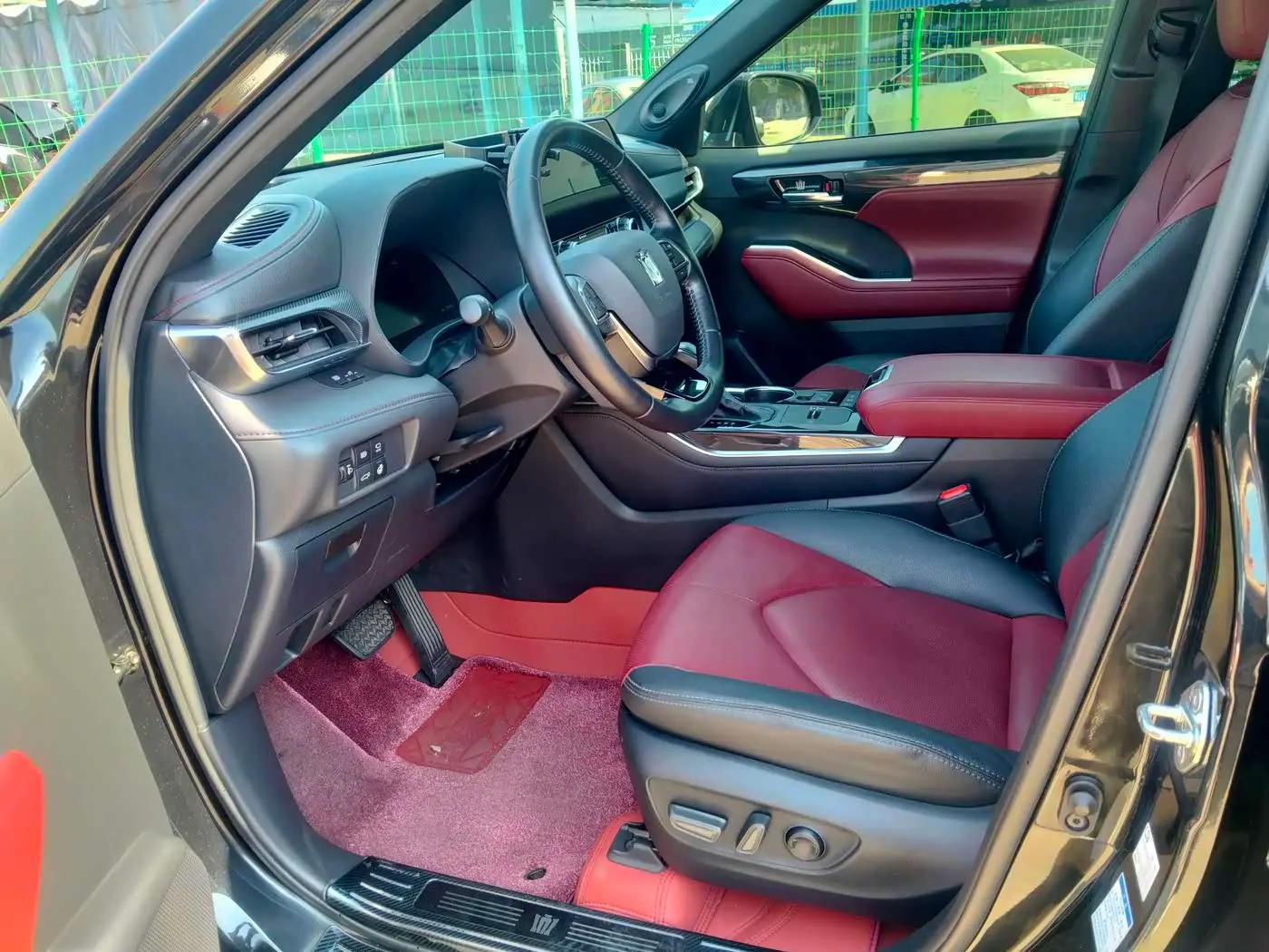 Toyota Crown Kluger 2022 — Photo 4/20