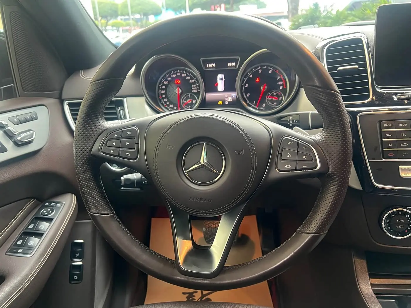 Mercedes-Benz GLS 2019 — Photo 13/17