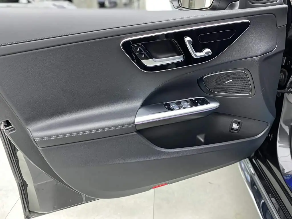 Mercedes-Benz C-Class 2024 — Photo 16/20