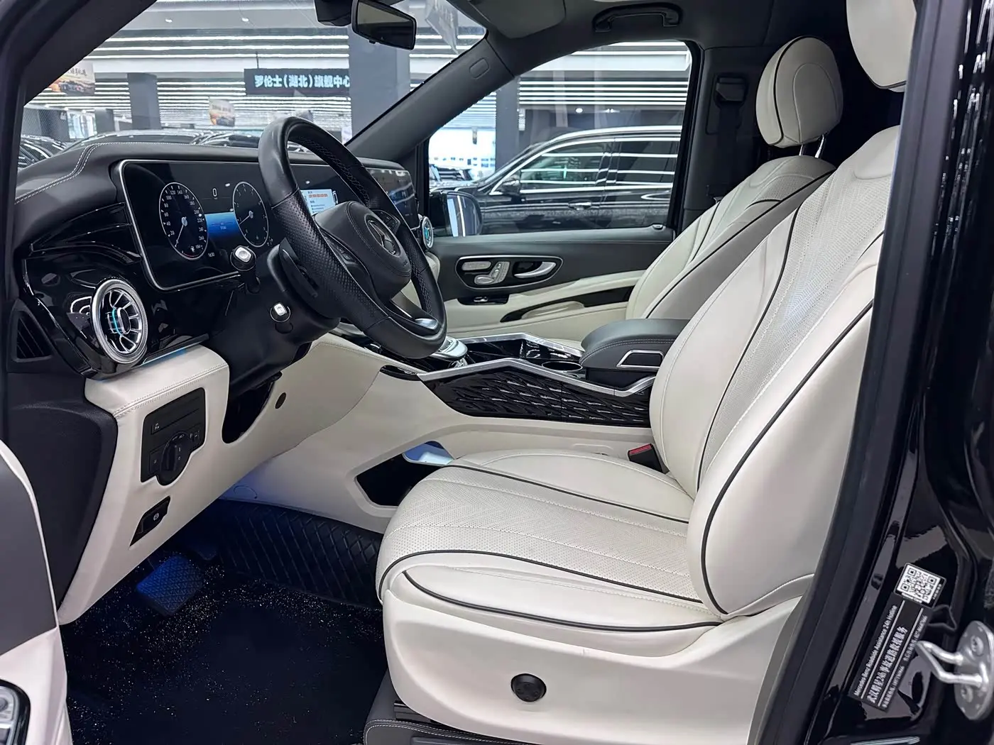 Mercedes-Benz Vito 2024 — Photo 4/20