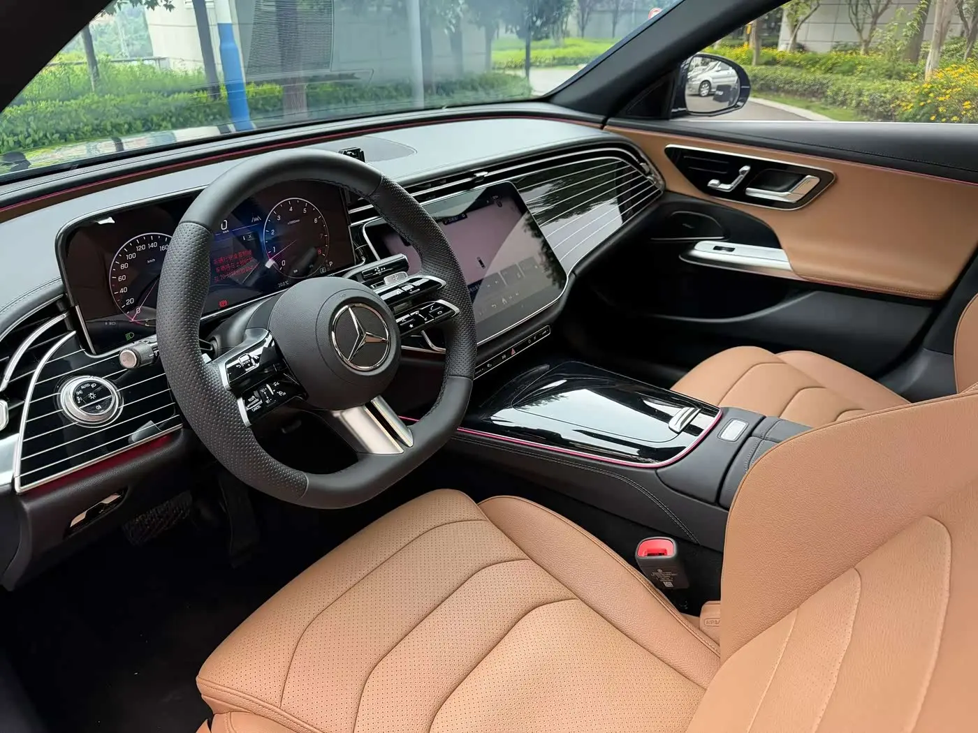 Mercedes-Benz E-Class 2024 — Photo 4/9