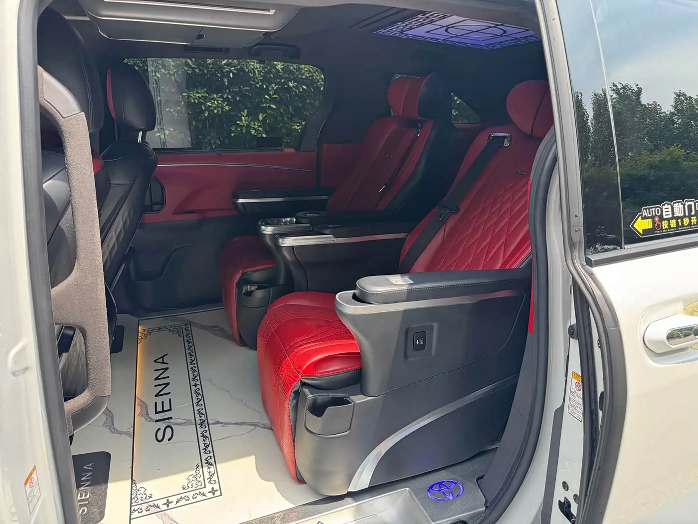 Toyota Sienna 2022 — Photo 4/7