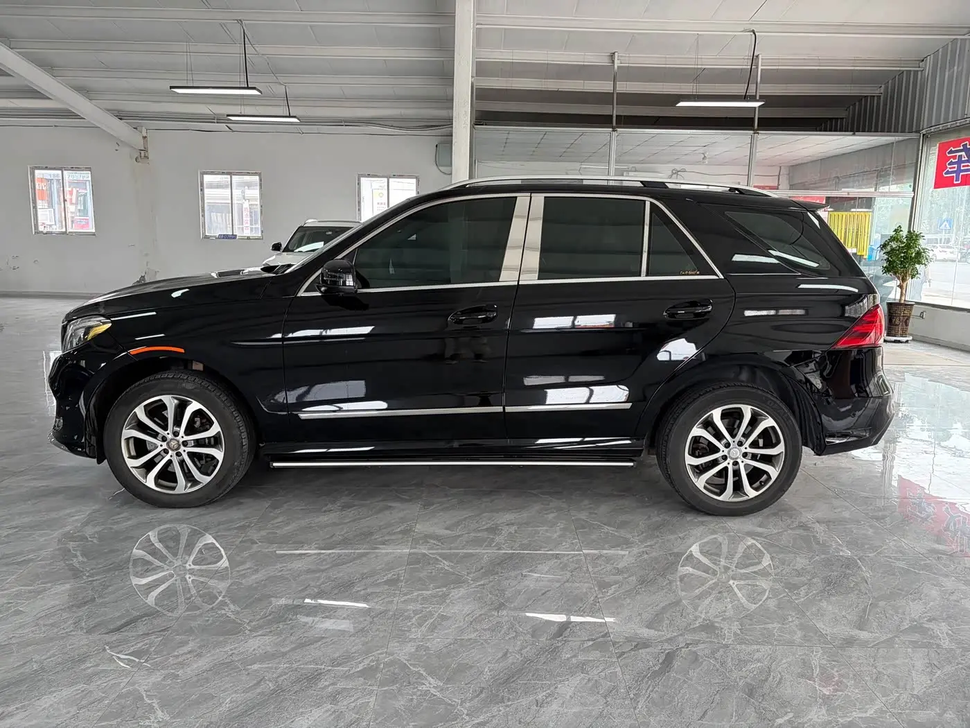 Mercedes-Benz GLE 2016 — Photo 3/14