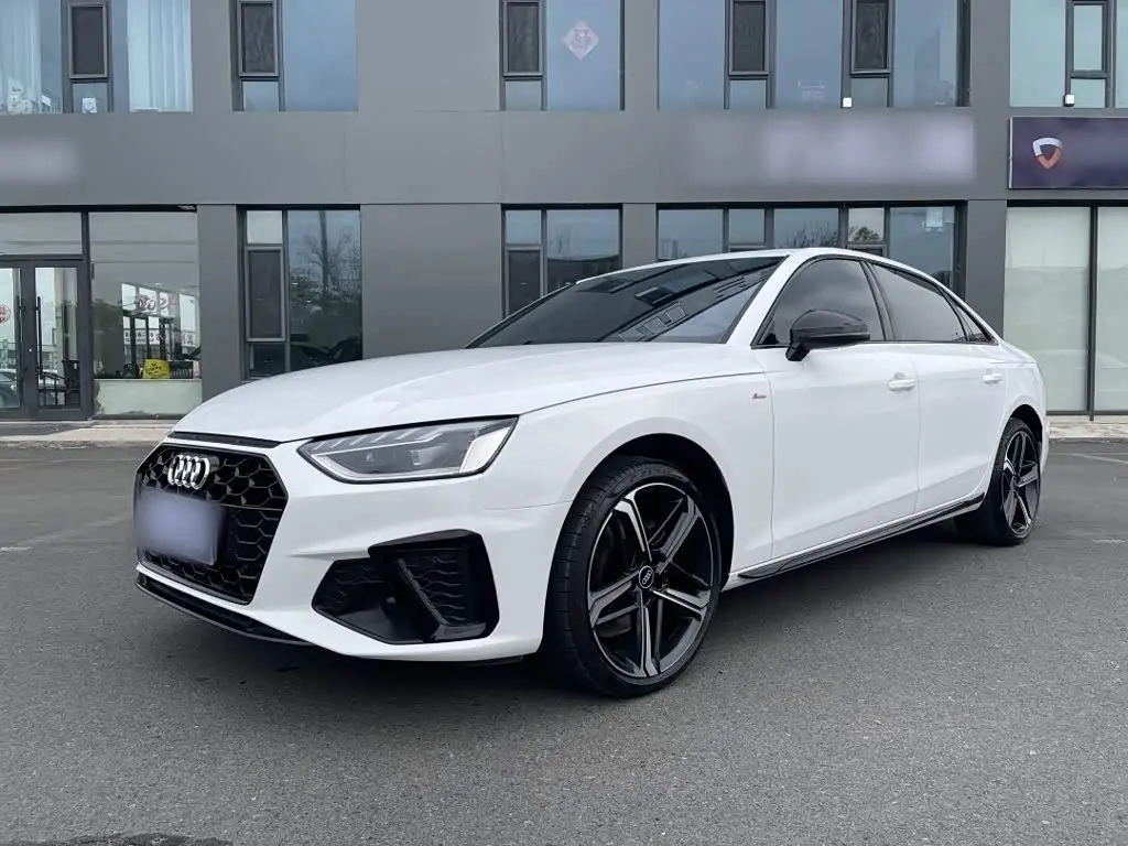 Audi A4L 2025 — Фото 1/16