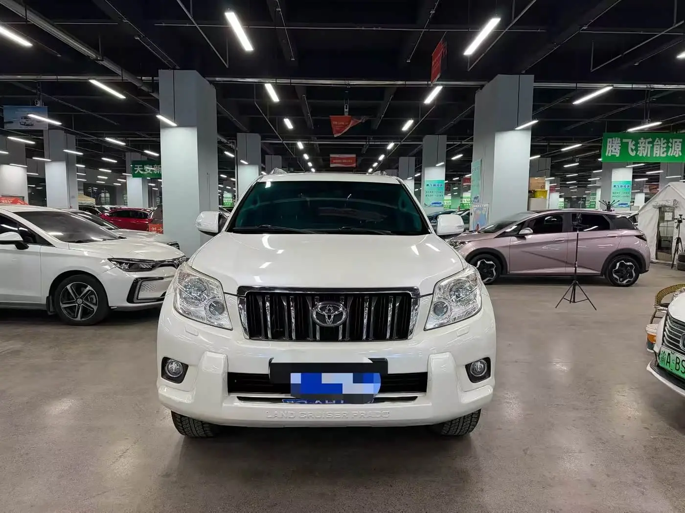 Toyota Prado 2013 — Photo 2/9