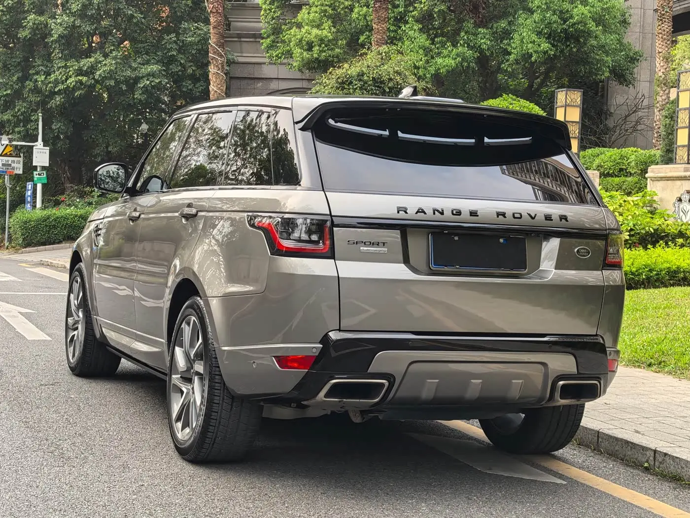 Land Rover Range Rover Sport 2018 — Photo 18/18