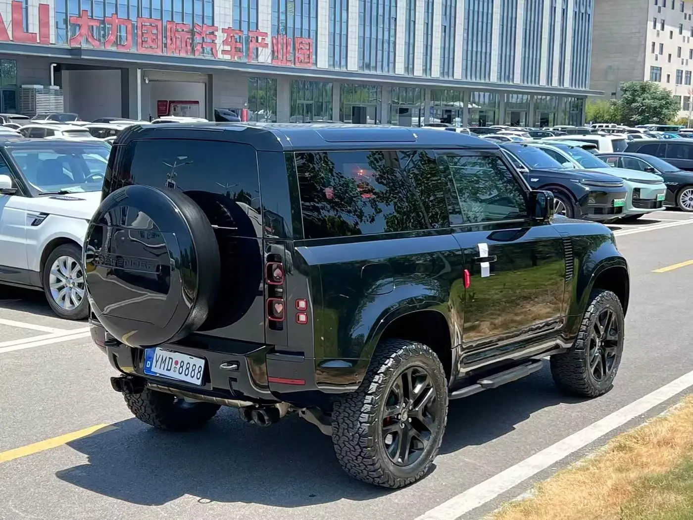 Land Rover Defender 2023 — Photo 4/15