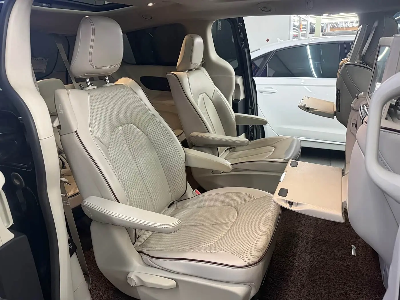 Chrysler Grand Voyager 2018 — Photo 9/17