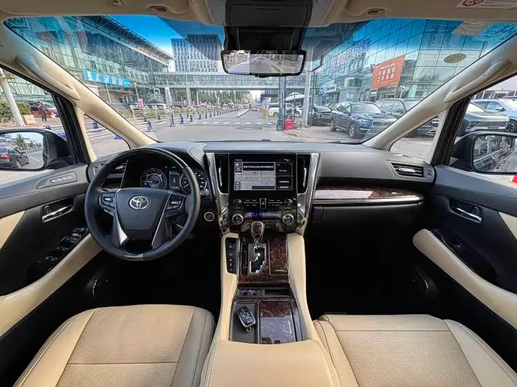 Toyota Alphard 2021 — Photo 5/14